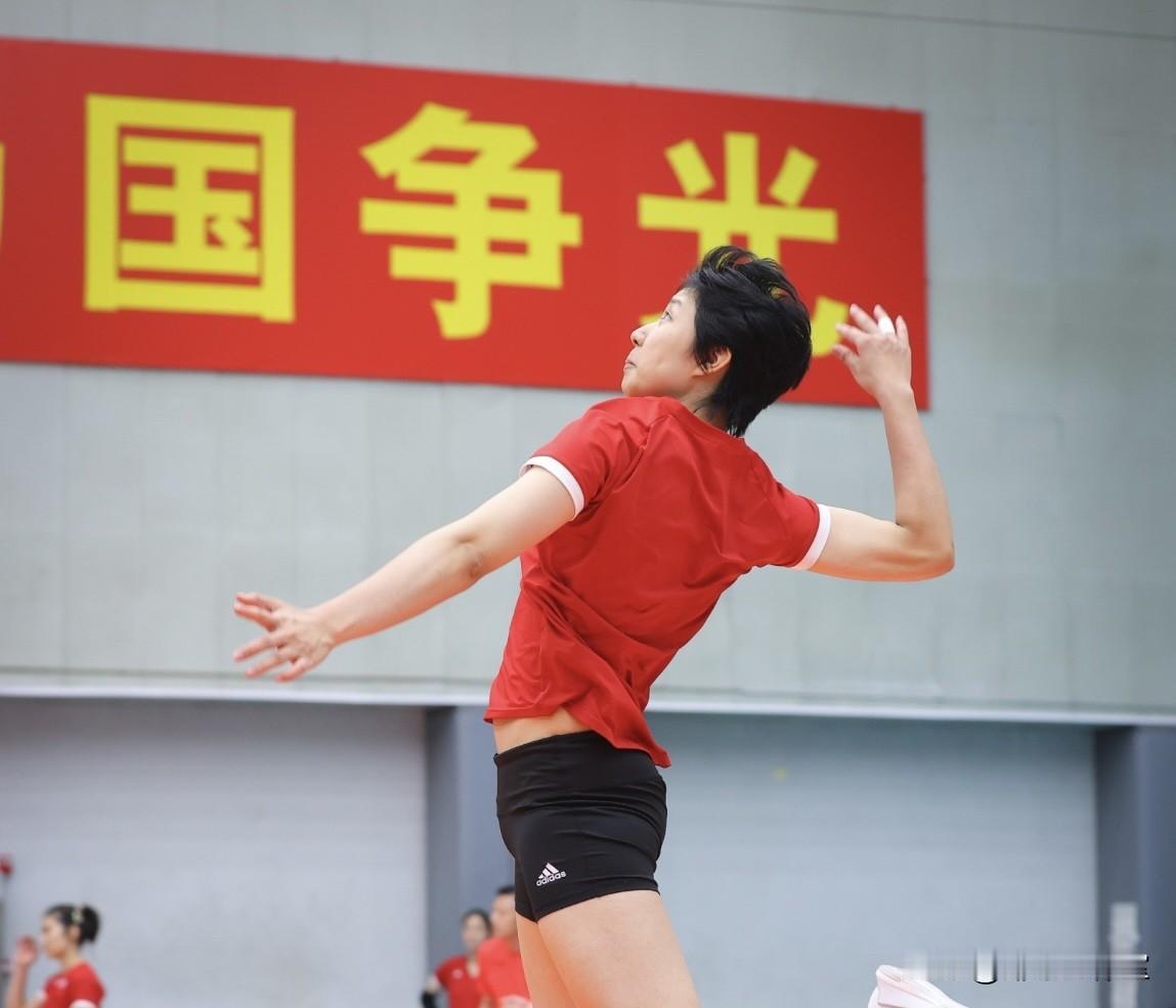 北京女排对亚冠的态度是什么？

这个组队和用人就很迷！刘晓彤和外教在想什么？
1