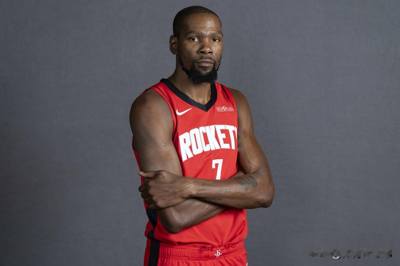 杜兰特打破质疑，他并不会缺席后续的季后赛！而且根据知名美记的爆料，虽然杜兰特在周