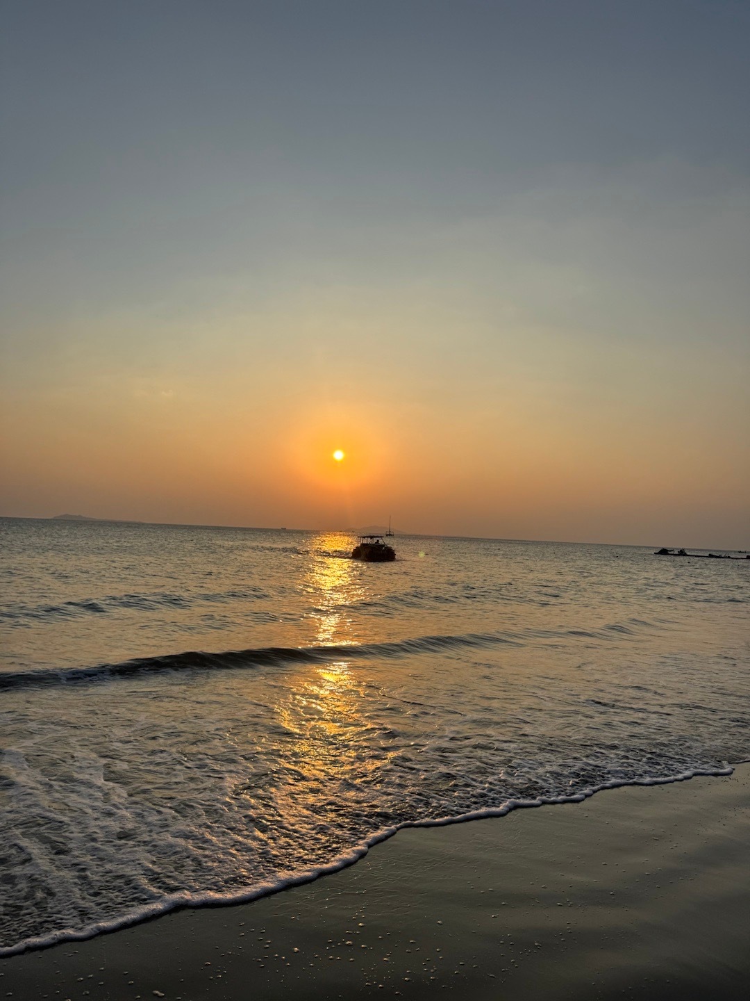 今天和妈妈去看了夕阳 三亚