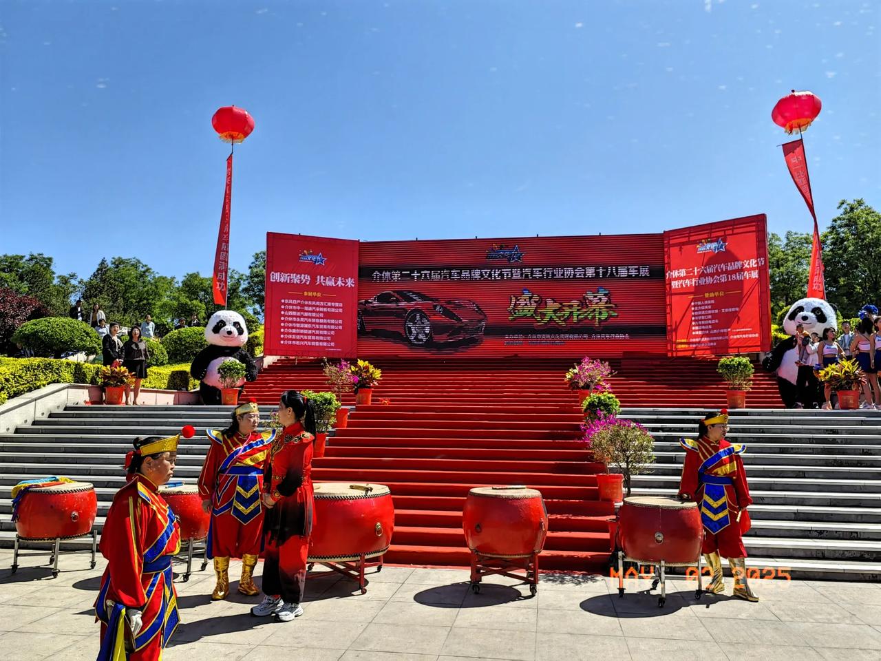 五一去介休袄神楼挺不错的。它是国内唯一祆教建筑，明代木构楼阁，雕刻超神秘。免费就
