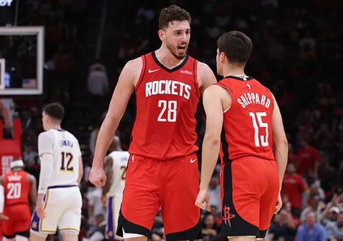 【火箭 1-3 逆袭湖人：绝境仍有奇迹可能】

火箭追至 1-3，逆袭湖人虽难但