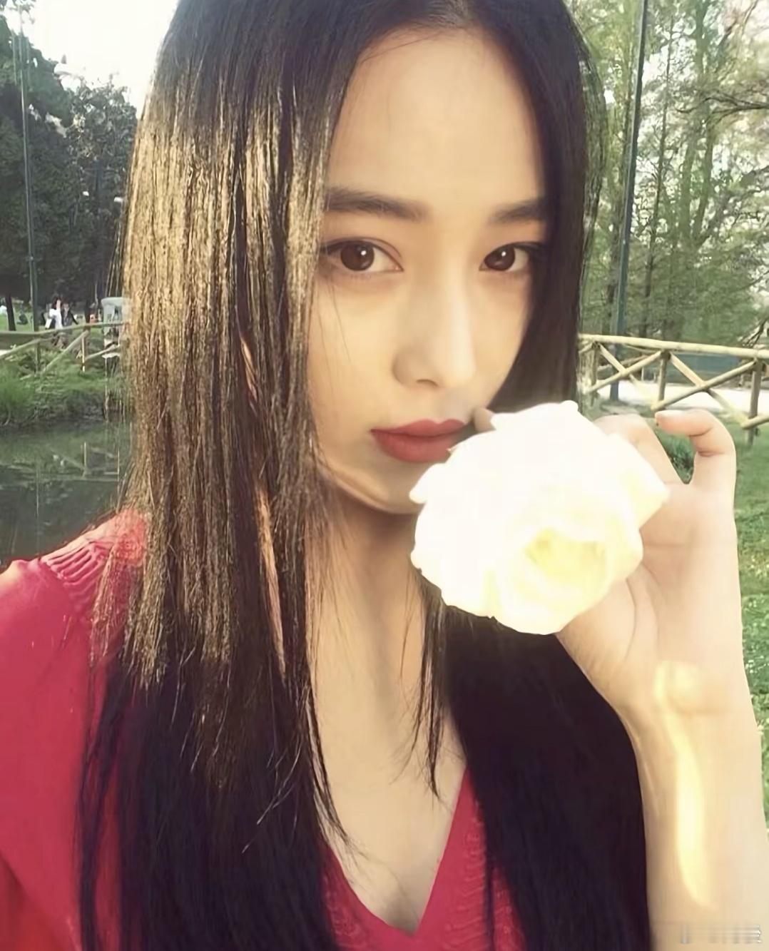 这张照片张馨予好像范冰冰 ​​​