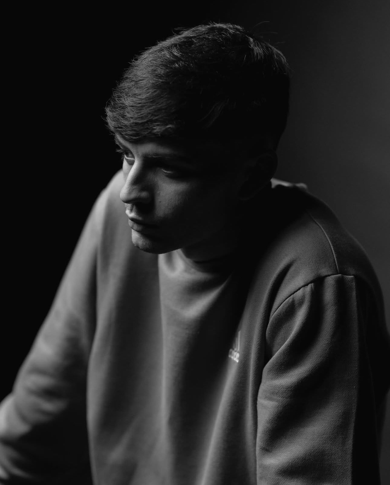 每体：佩德里以 250 万欧元的价格在特内里费岛买下了一座老教堂，并打算对其进行