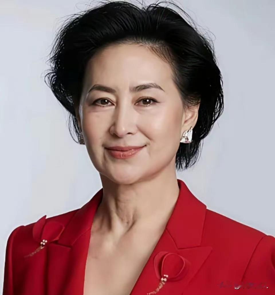 很多人都被何鸿燊骗了！当年他公开说上海50年都赶不上香港，可背地里却把真金白银全