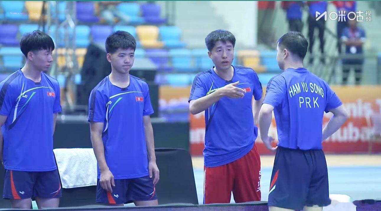 我咸哥真是背影美人只看背影还是那个帅气的感觉…… ​​​