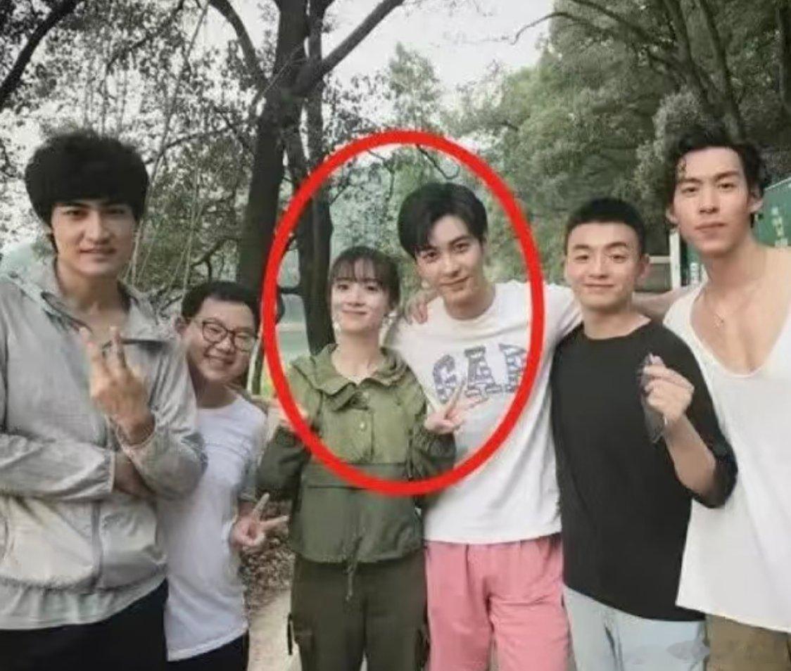 张铭恩徐璐胡冰卿早期聊天记录翻出来这段录音真的很唏嘘，一句“两个女生撕一撕就结束
