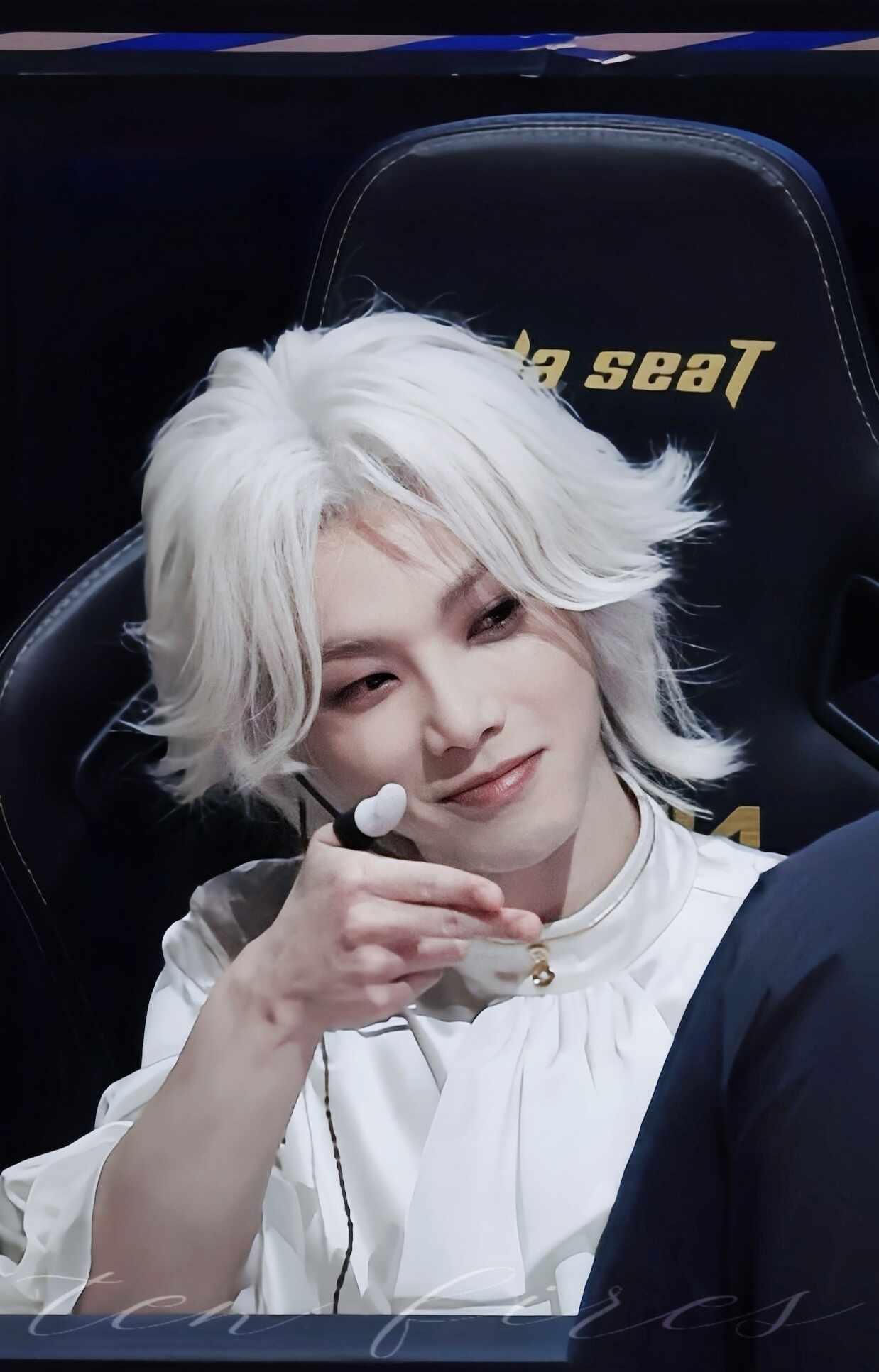 怎么会有如此权威的脸
华晨宇