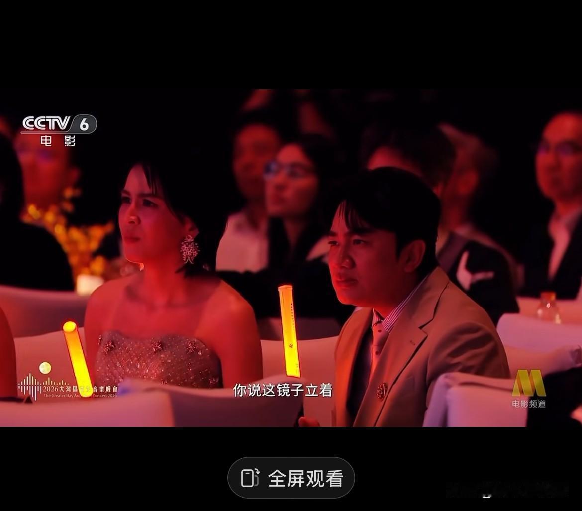 崔健唱的歌她俩听不懂！
场面堪比当年浪姐的便利贴[黑线][黑线]
蓝：我有点听不
