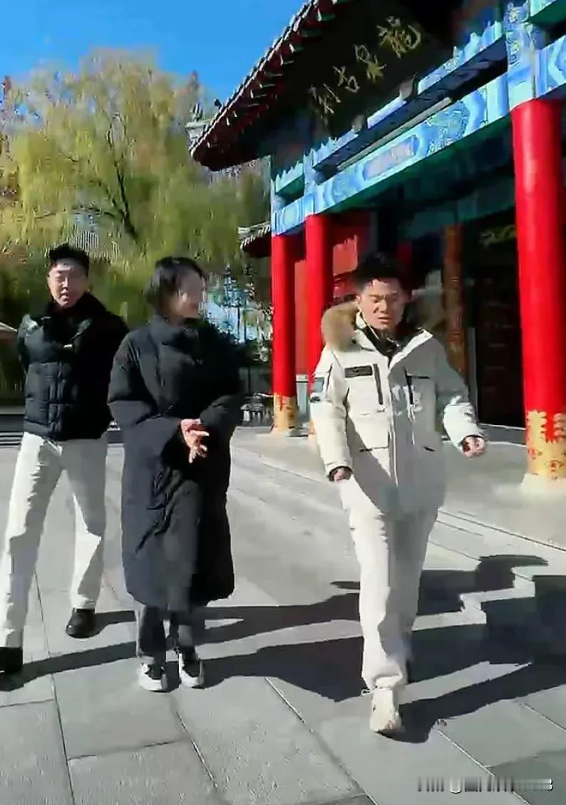 与辉同行山东行今天正式开始。山东文旅是非常给力，董宇辉的小作文写热情是山东最美的