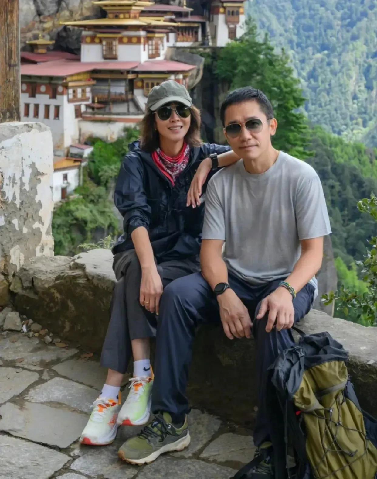 梁朝伟刘嘉玲两口子开创了一种荧幕夫妻新模式。既不是传统的中国式的老来伴，也不是西