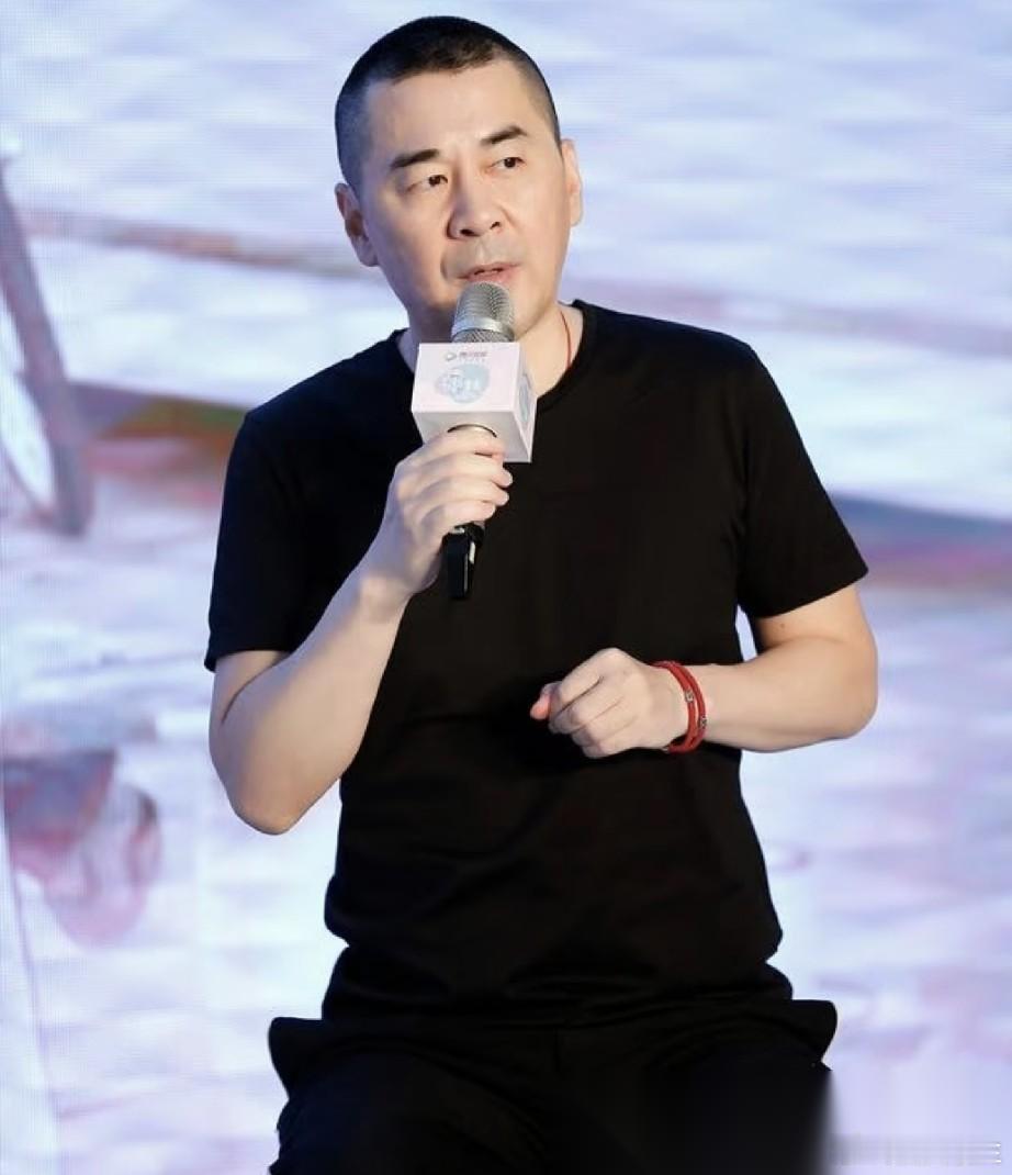 内娱终于出现了一个可怕的演员， 那就是陈建斌老师， 不是因为他长得有多帅，而是他