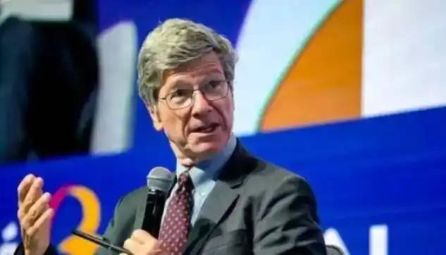 [微风]一个美国教授说了句大实话，台下掌声就没停过，他说，两千年，中国，从没跨过