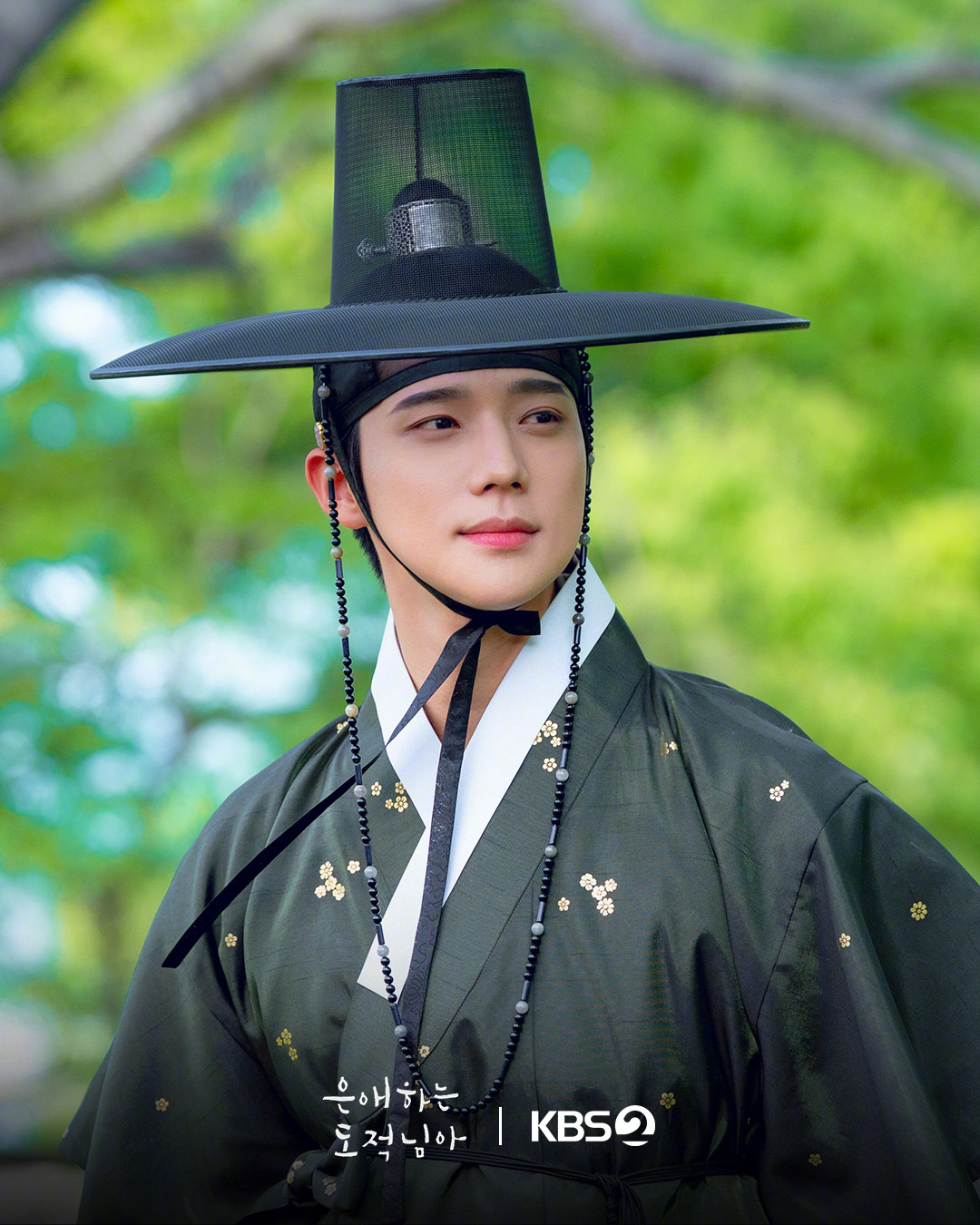 KBS新周末剧韩剧恩爱的盗贼大人 公开文相敏 剧照。该剧讲述偶然成为盗贼的女人和