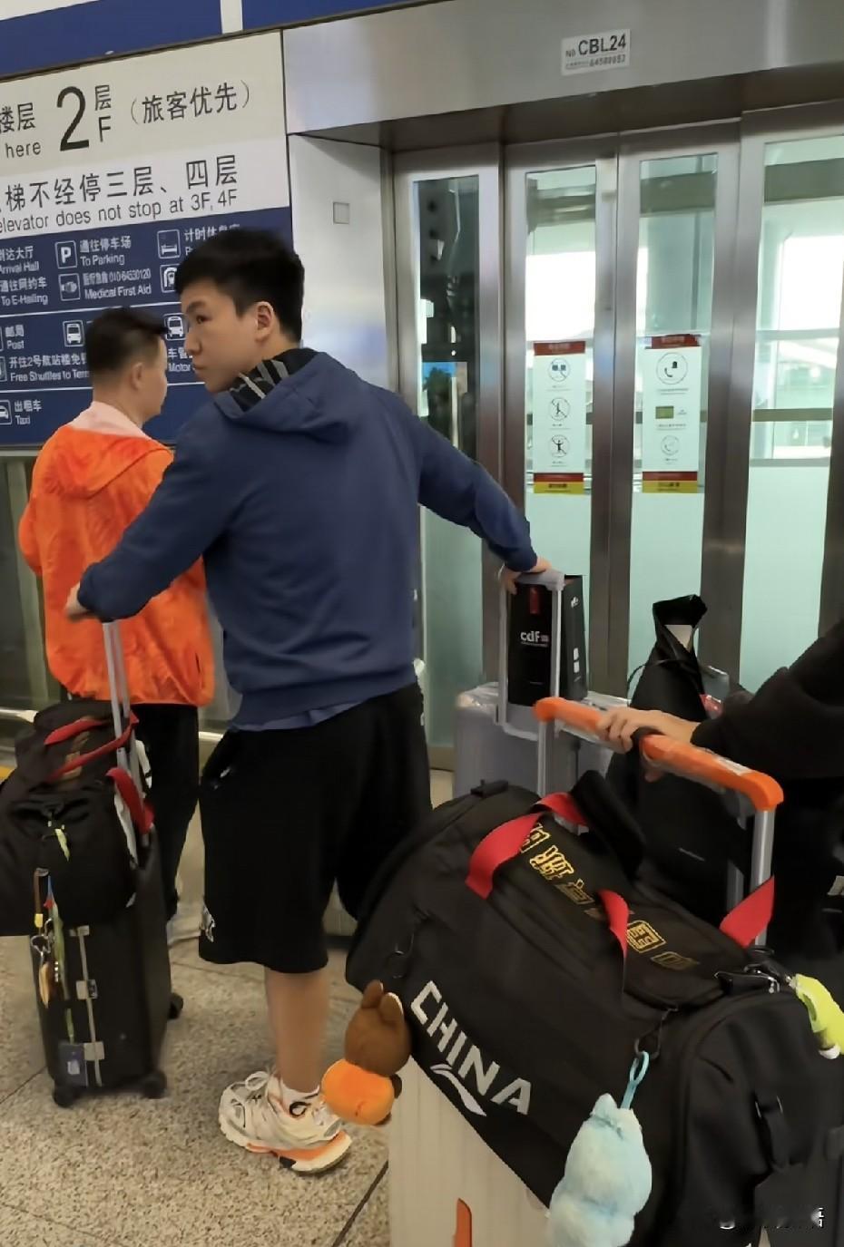 向鹏打完比赛就回北京了。
在斯洛文尼亚打完比赛，向鹏、陈俊菘、德华、范姝涵、朱梓