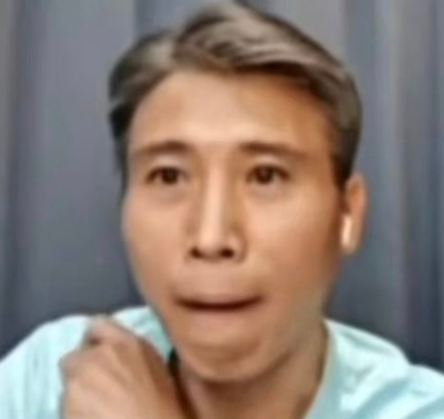 突然戳我笑点 