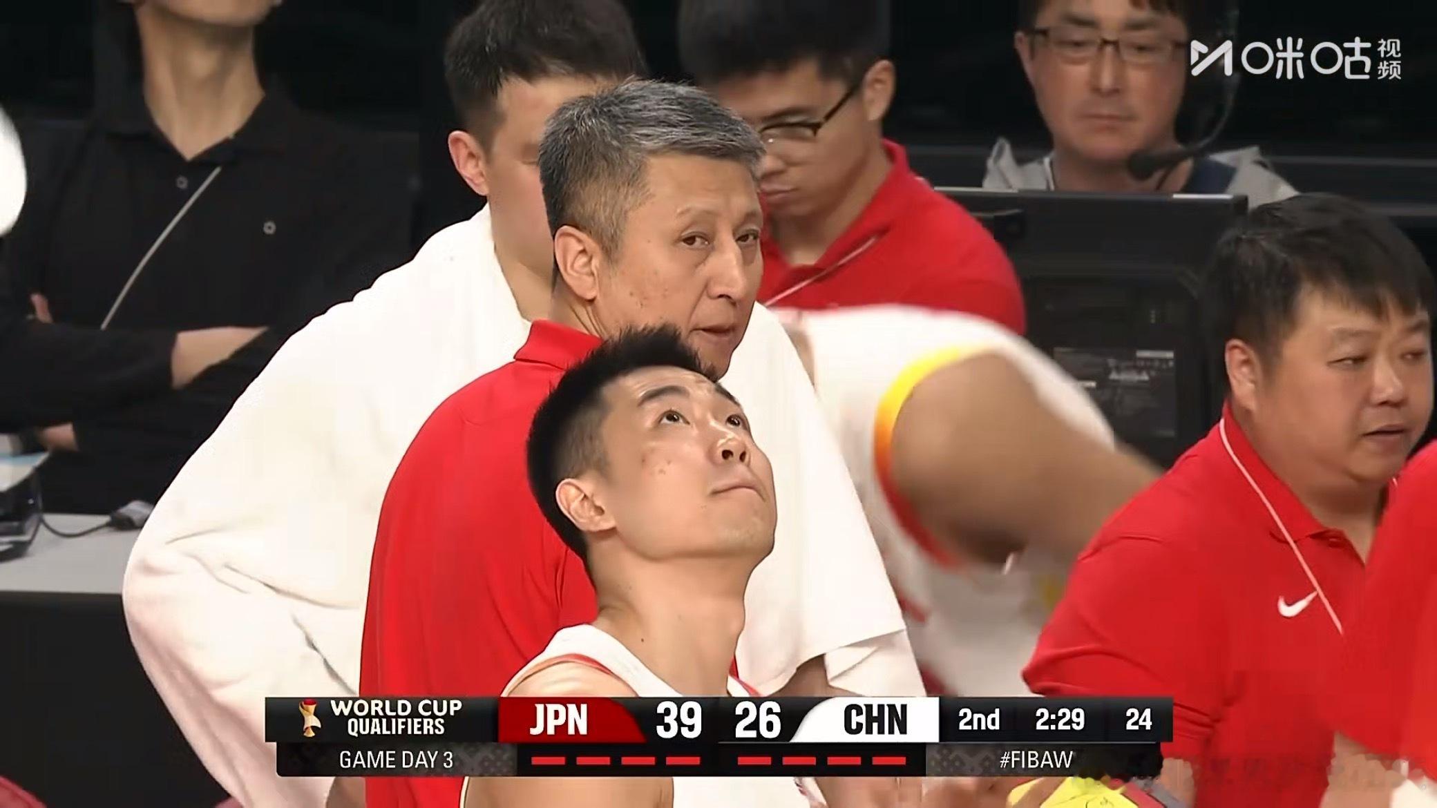 分差越来越大甚至看不到把比分迫近的希望……中国男篮vs日本男篮