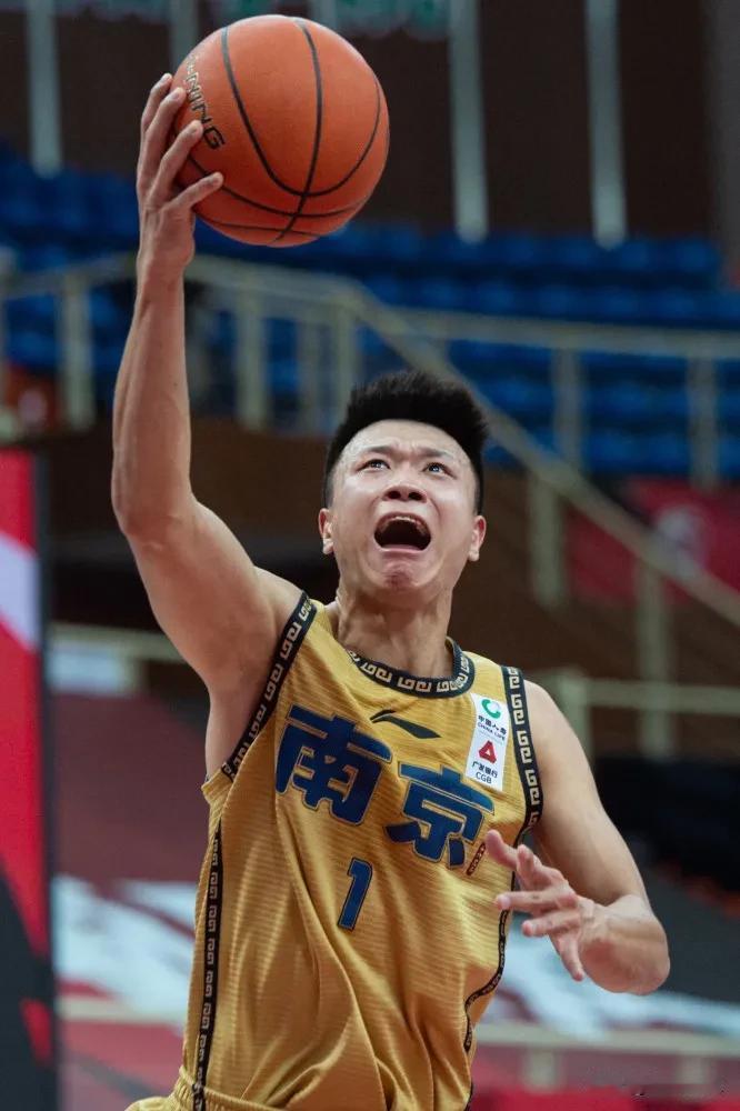 “别哭别哭”王梓旭


北控三年一闲人，
板板凳凳光光忍。
来到大圣又三年，
写