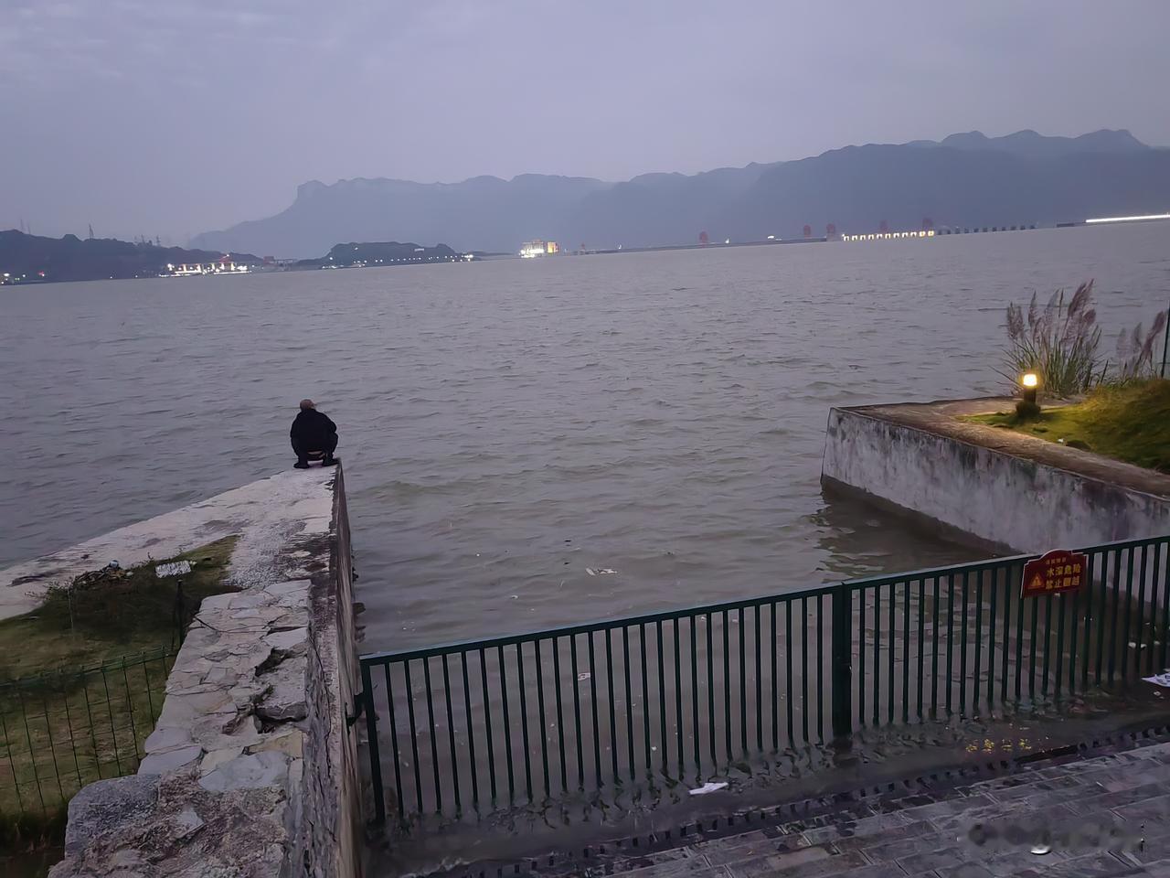 欢迎来秭归呀！不少客人都和你们一样，原本只是路过，来了之后才被吸引决定住下来呢。