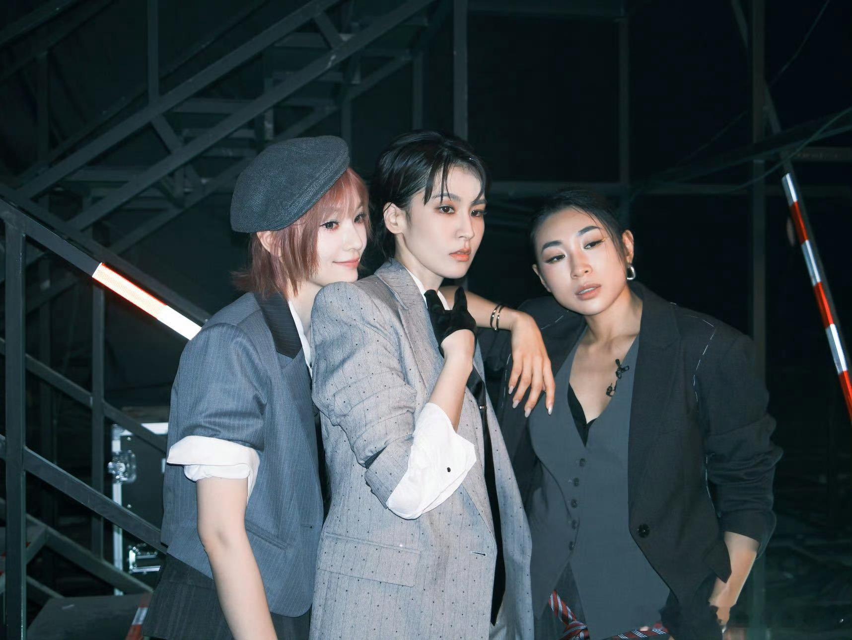 黄灿灿一公发言太可爱了黄灿灿好萌 一公表演完就掉眼泪，抽噎着说懂了选秀哭的“至于