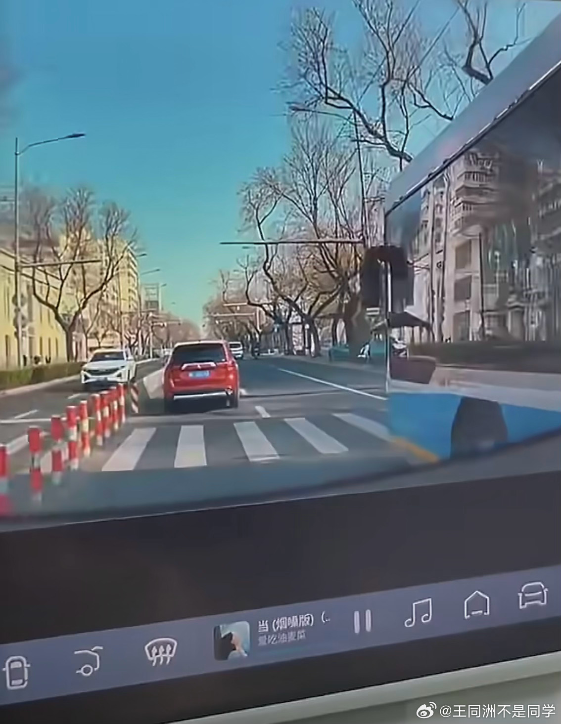 如果单独看图一，你会想到什么？加速过路口，还是减速？图一视野盲区已经是大到不能再