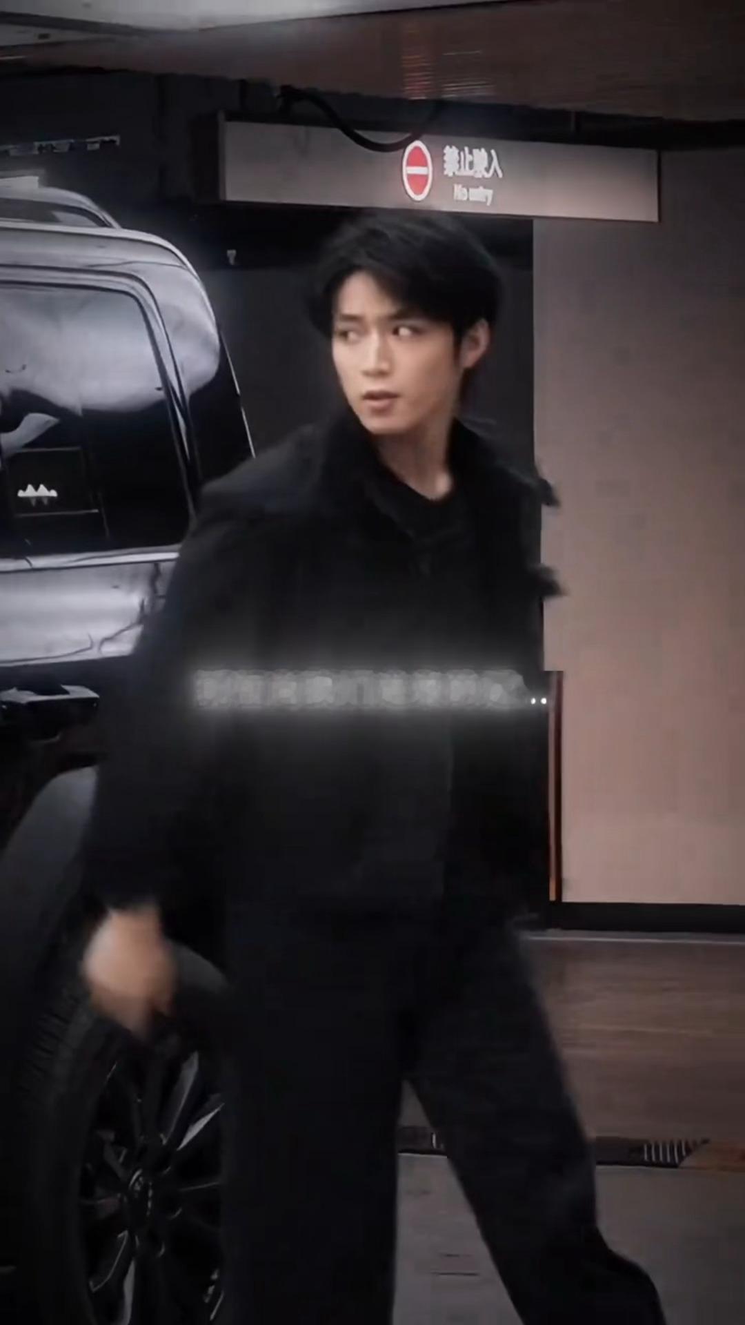 走两步这么带感…建浩警官轻点帅 刘耀文 建浩警官轻点帅