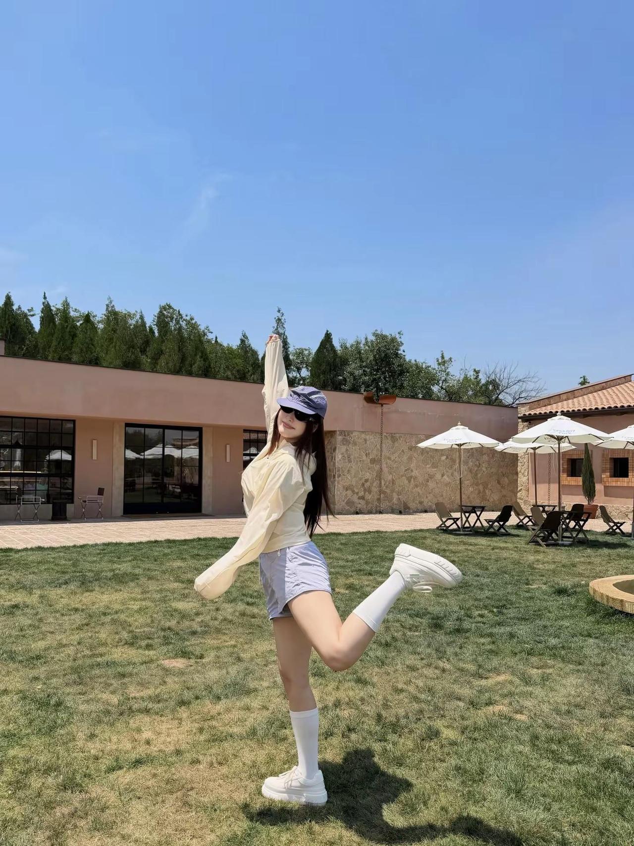 在大自然里野蛮生长🌳我的夏日ootd 多巴胺女孩穿搭  少女感夏日ootd 飞
