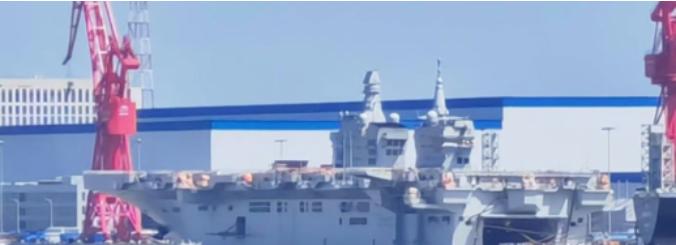 一波接一波，全世界将会再次被震撼！福建舰电磁弹射刚弹射完没多久，076又卸掉脚手