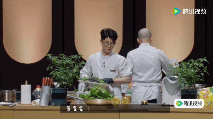 一饭封神2堪称神仙打架一饭封神宫保鸡丁我站老派煳辣香，青椒牛肉我站那套实验风全席