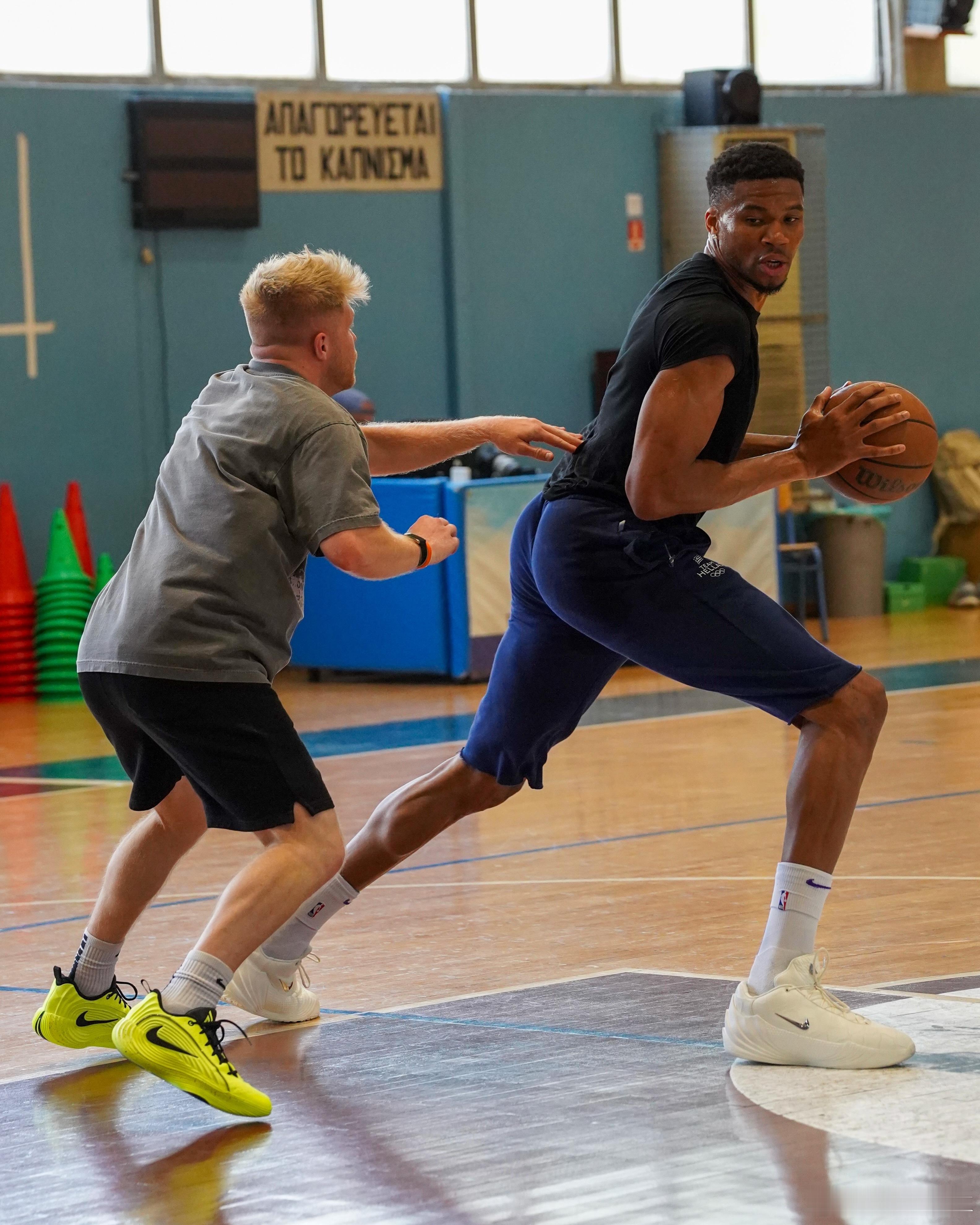 训练师晒字母哥训练照：所有的伟大，都是在无人喝彩时练出来的。nba迈阿密热火