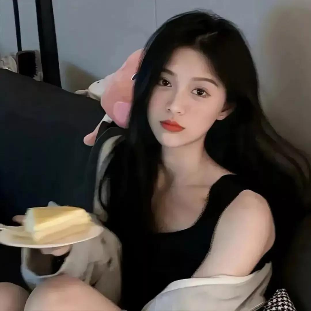 甜美下午茶时光，与奶油蛋糕共度惬意时光。甜系下午茶 下午茶咖啡蛋糕 下午茶草莓蛋