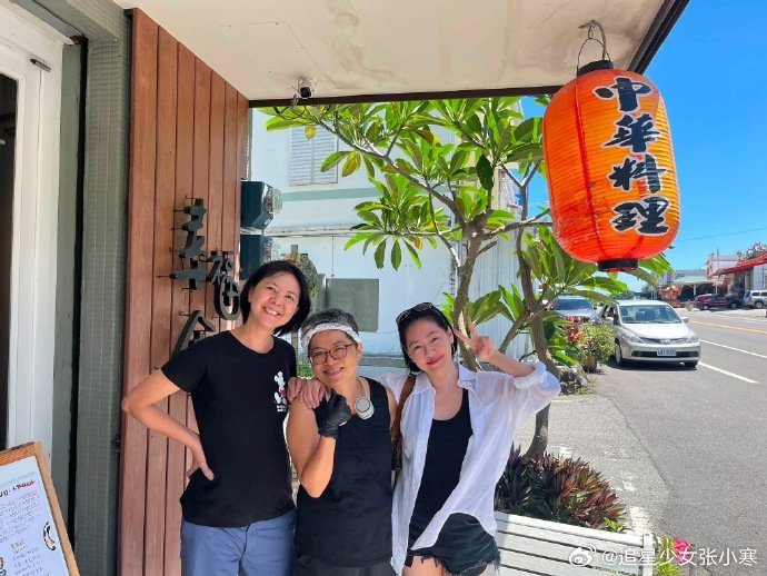 店家晒和小S合照 店家晒和小S合照，状态好好啊~ 48岁的小S