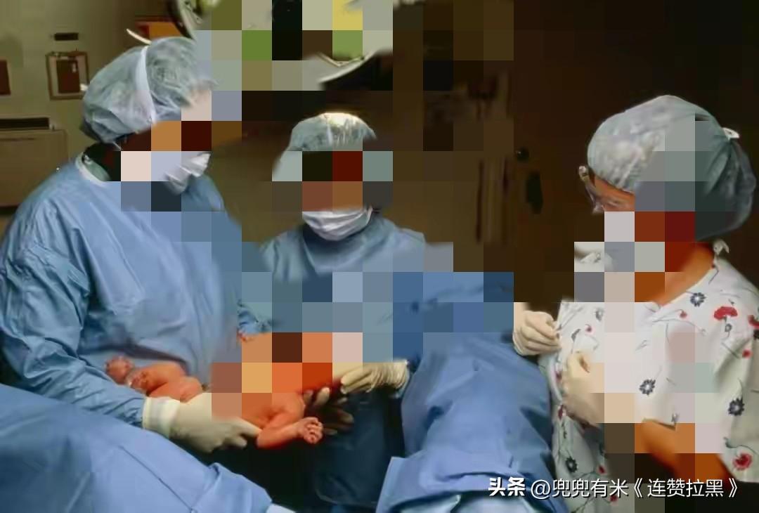 你发现没，
多少男人觉得
老婆生孩子带娃
就是“在家享清福”？
他们永远看不见