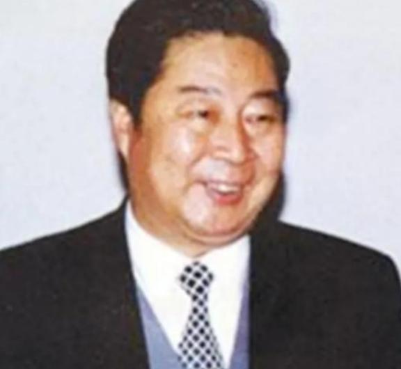 1990年，一位省委副书记的家遭遇盗窃，小偷翻遍了每个角落，最终带着战利品离开，