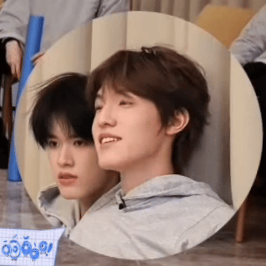 张泽禹张极同穿一件衣服体型差张泽禹张极默契游戏笑点太密了 救命！这是什么神仙物料