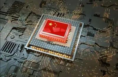 中美芯片大战，却让日本发现了一个重大的秘密！美国靠着尖端芯片硬磕中国，把EUV光