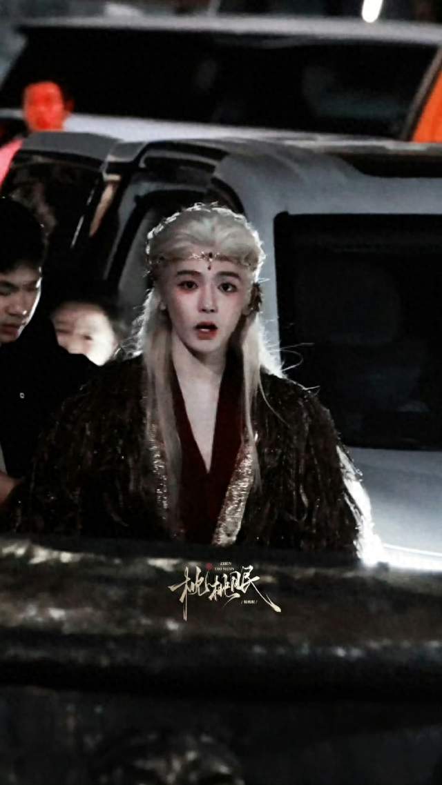 侯明昊惊喜客串《百妖谱》，白发抹额大妖造型出圈