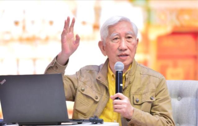 2023年，清华教授柳冠中发出了振聋发聩的诘问：“无人飞机、无人驾驶、无人商店…
