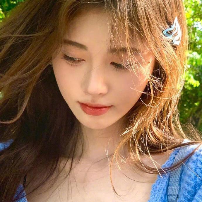 鞠婧祎 