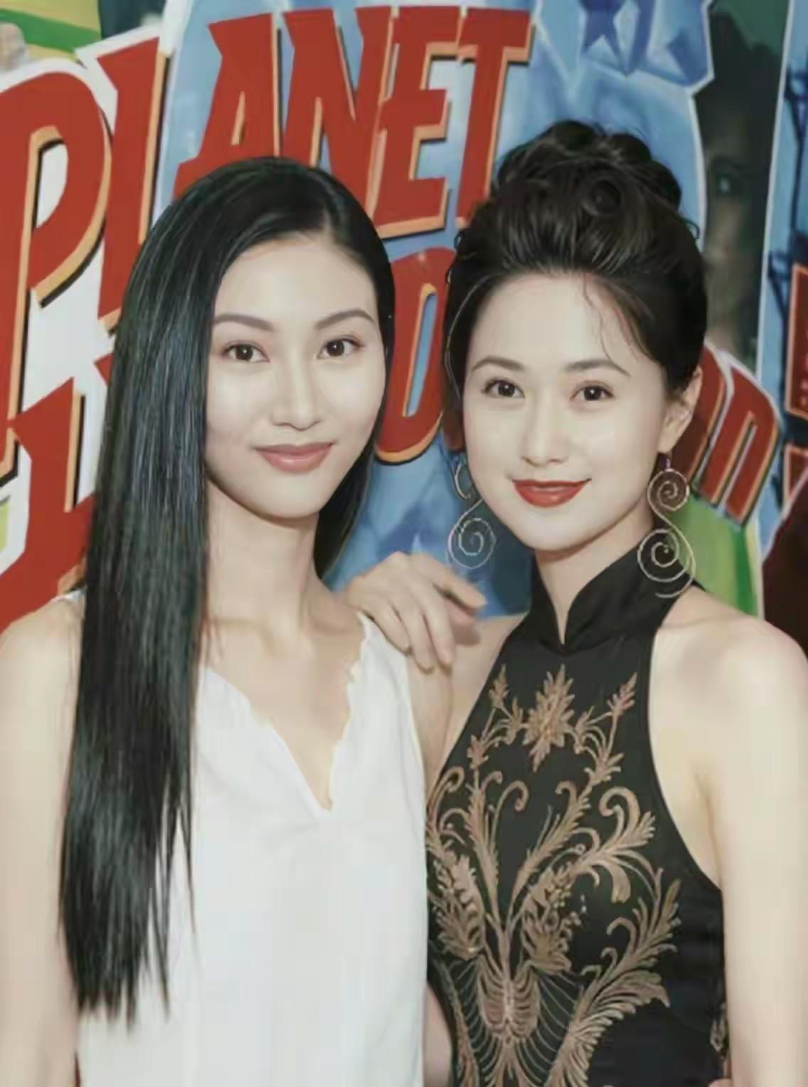 戈伟如1964年生人，李嘉欣1970年生，大了6岁的戈伟如反而更年轻，
李嘉欣是