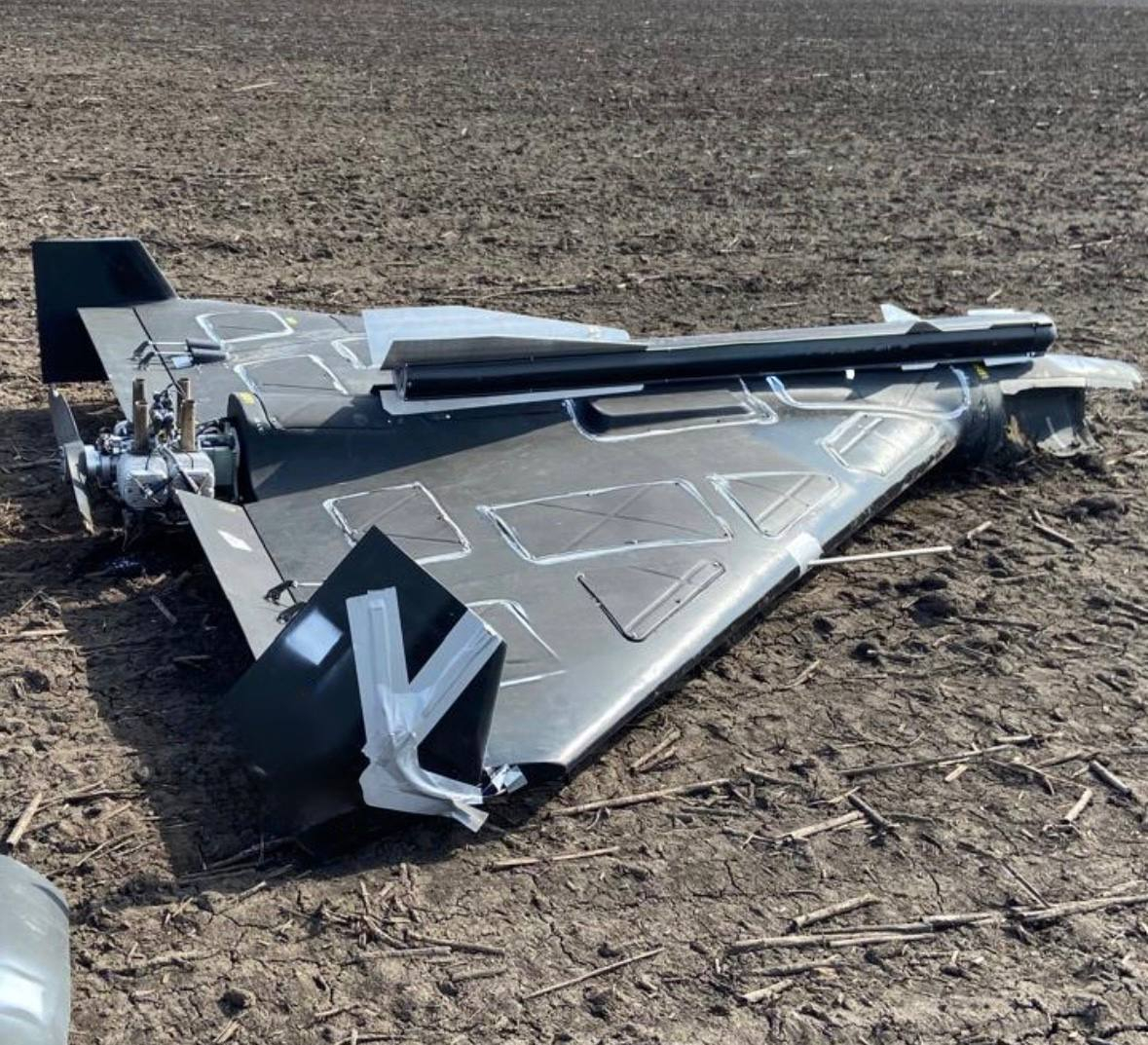 俄乌局势新进展  俄罗斯在部分无人机上加装了R-60空空导弹模型，用来吸引乌军拦