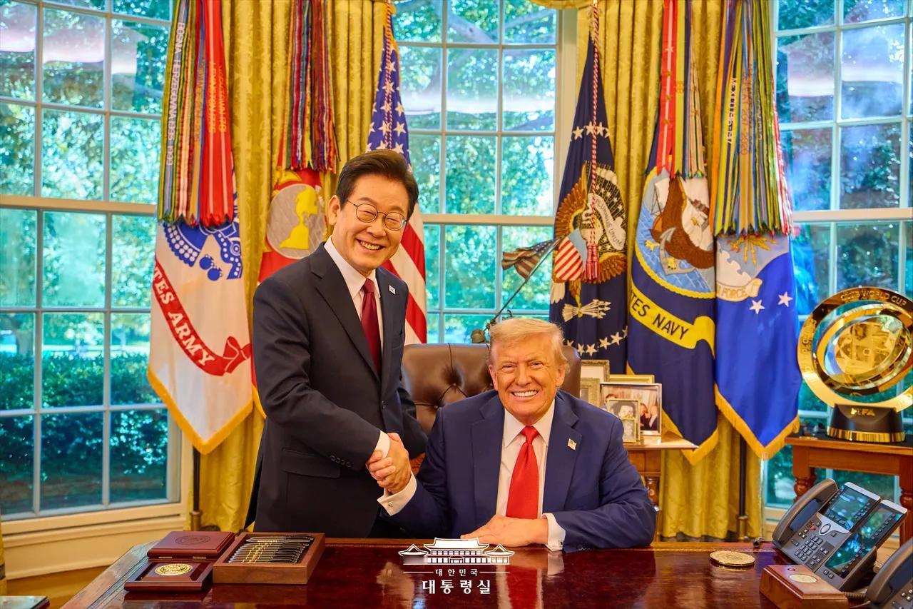 8月17日，特朗普在个人社交媒体发文称，鉴于其与朝方的关系良好、联合军演成本高昂