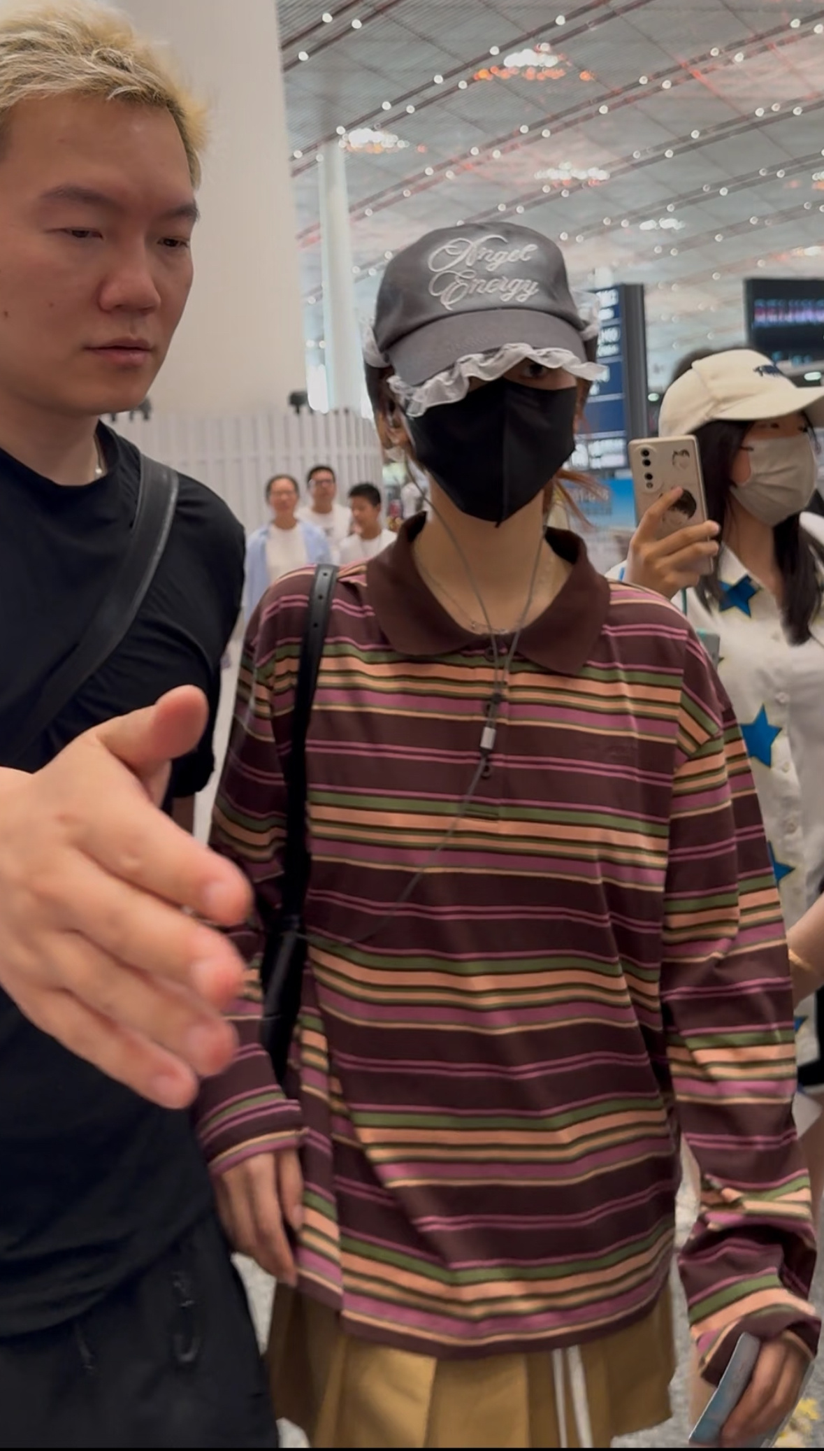 老头衫被宝宝穿的如此好看，一路平安🛫杨超越ootd ​​​