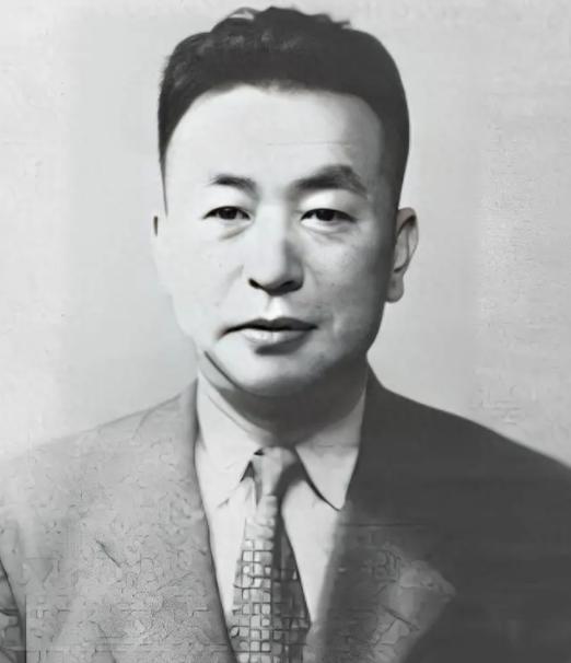 1950年，“大汉奸”夏文运被按在审问室，刚骂完他“卖国贼”，他突然掏出块磨破的