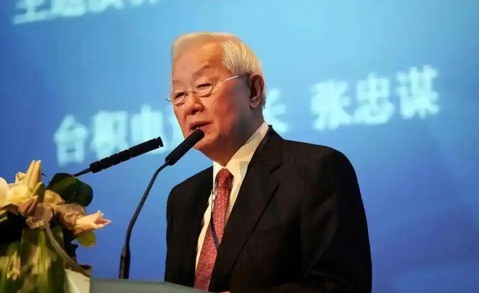 台积电负责人张忠谋嘲讽：大陆虽有100万亿，但连一块高端芯片都造不出来！
美媒跟