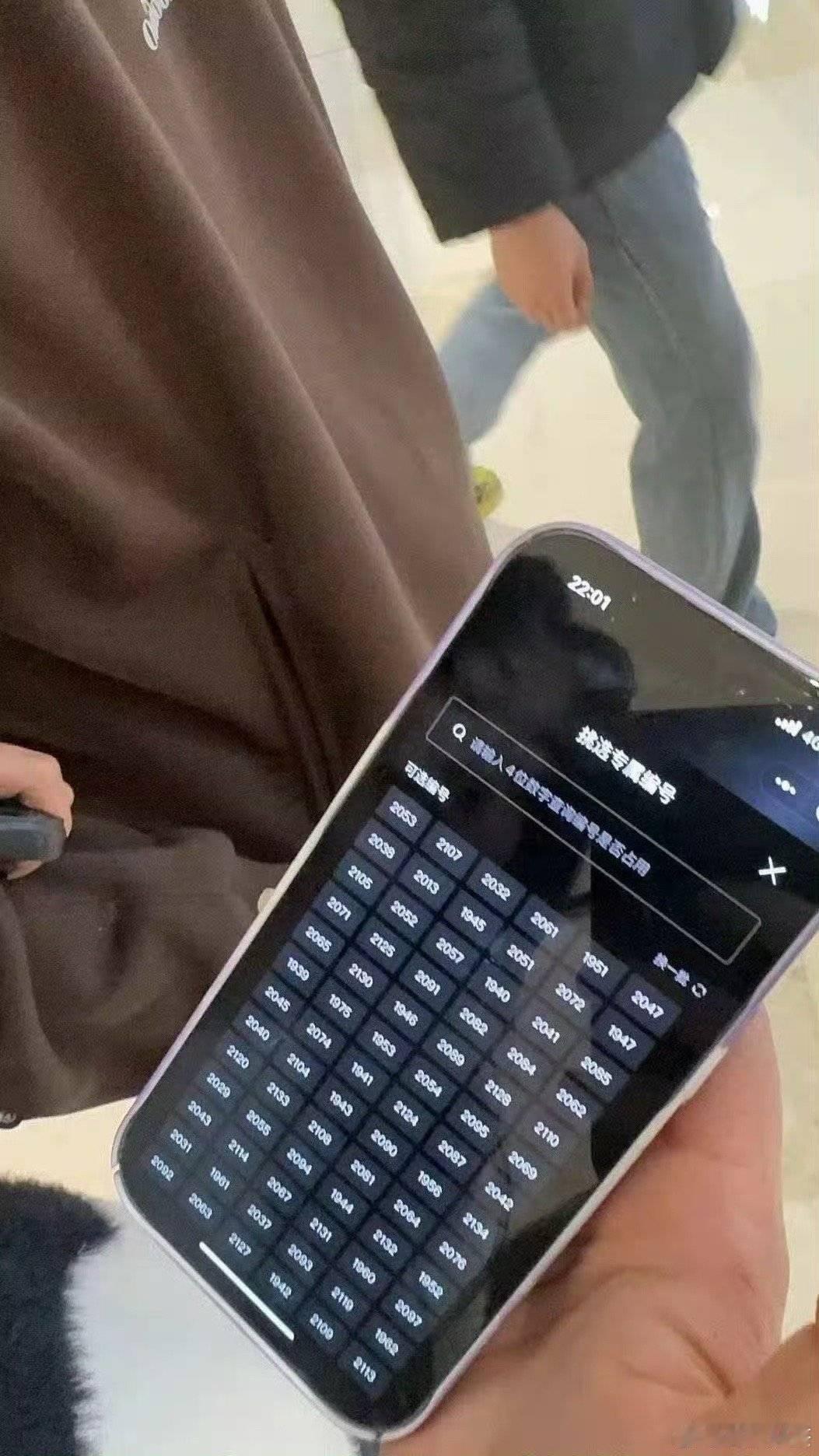 也别洗没有F码这件事，有没有优先资格，能不能选号大家都懂，都是网友又不是傻子。车