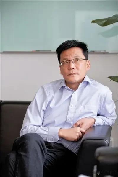 李国庆说，当当一上市，杨东约了九拨人，我不见。四年后我才住下来吃饭。吃多时，我说
