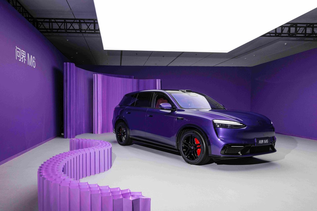 当下新能源汽车市场，25-30万级竞争激烈，各品牌纷纷发力。问界M6作为“新锐王