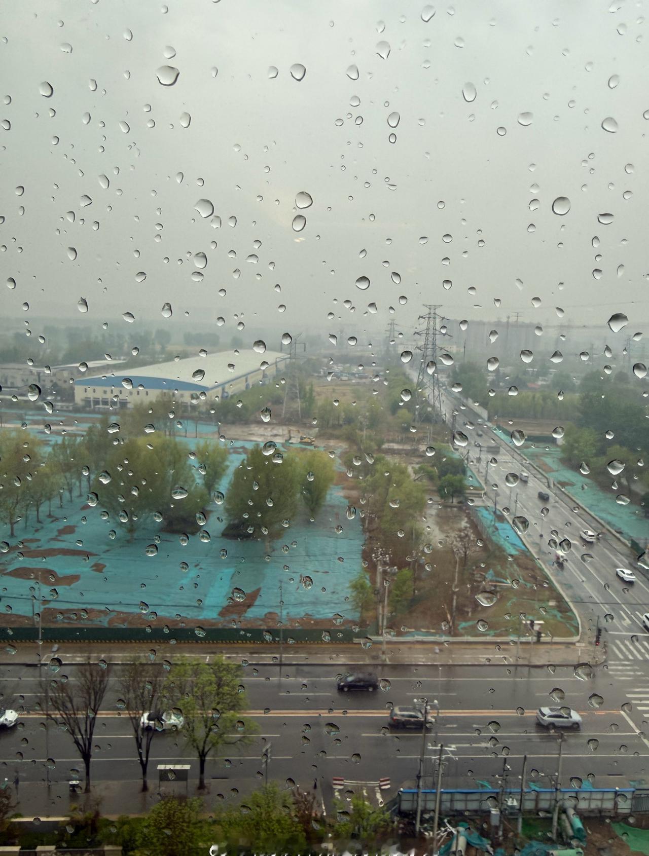 北京发个坐标，你那儿雨下得大吗？🌧️ ​​​