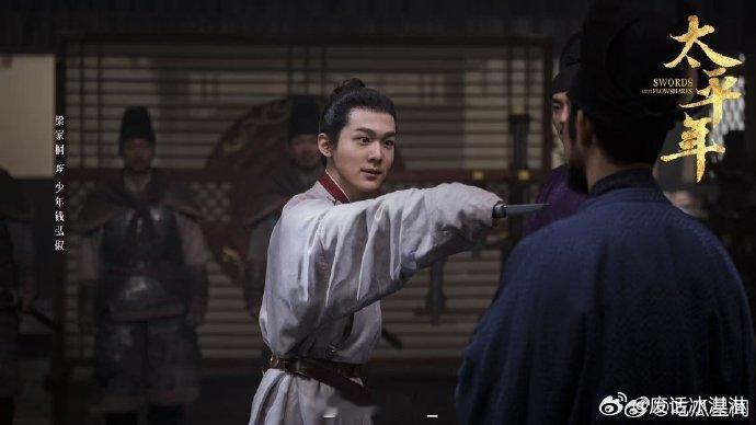 梁家桐发长文感谢白宇 温柔的传承最动人！梁家桐初入剧组的懵懂，在白宇的用心帮带中