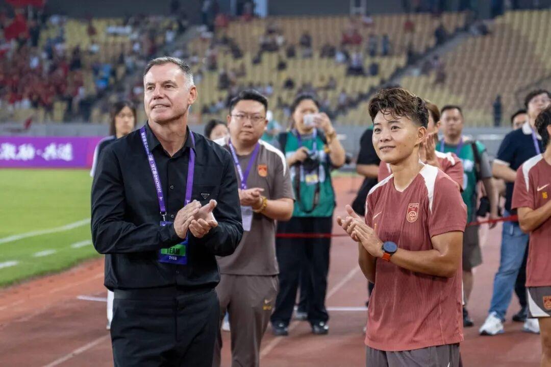 中国女足5-1狂胜中国香港！迎来亚运会首场胜利！米利西奇展现出世界级名帅指挥风范